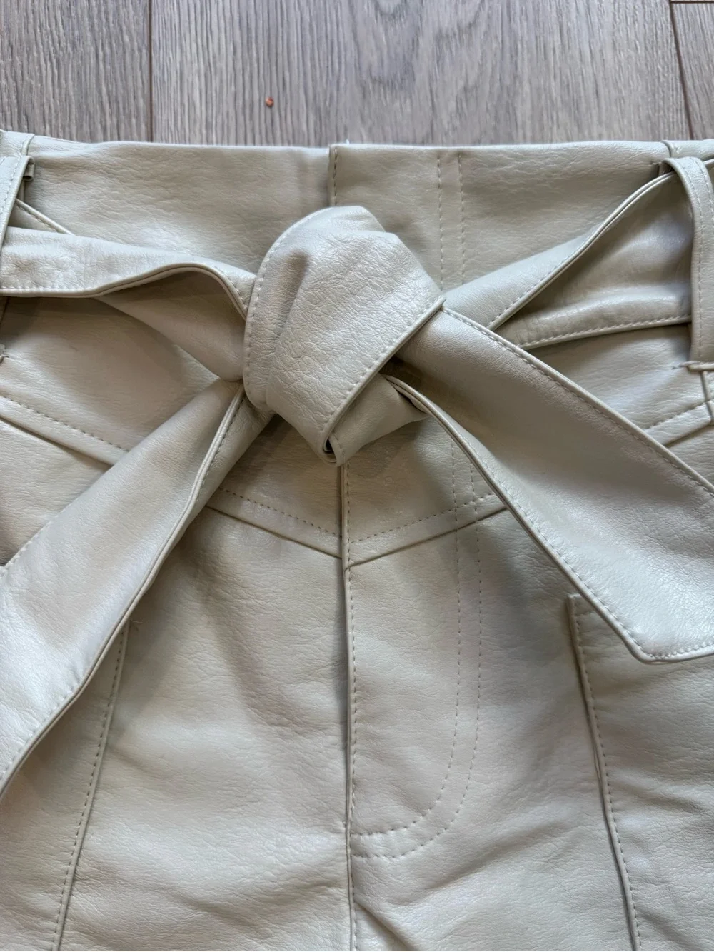 High-Waist Tie-Belt Leather Shorts in Pleather Faux Leather Cream - Picture 4 of 10